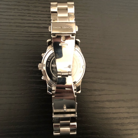 Michael Kors Silver Watch - Picture 4 of 8